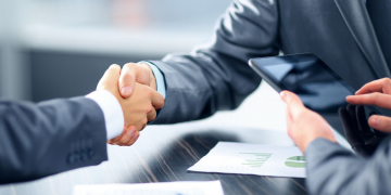 ΤτΕ: Χαλαρώνουν τα κριτήρια για τραπεζικά δάνεια σε νοικοκυριά & επιχειρήσεις