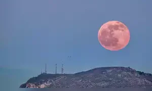 Έρχεται η ροζ πανσέληνος του Απριλίου – Πότε θα είναι ορατή στην Ελλάδα