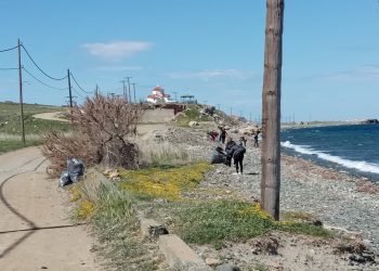 Σαμοθράκη: Την παραλία της Καμαριώτισσας καθάρισαν κάτοικοι και εθελοντές