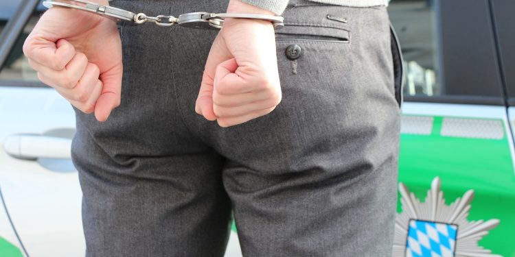 Αλεξανδρούπολη: Στον εισαγγελέα οδηγείται ο καθηγητής τον οποίο κατήγγειλε μαθήτρια για παρενόχληση