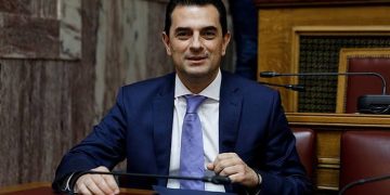 Μήνυμα Σκρέκα για το πασχαλινό καλάθι: Ίδιες οι τιμές με πέρυσι στα σούπερ μάρκετ