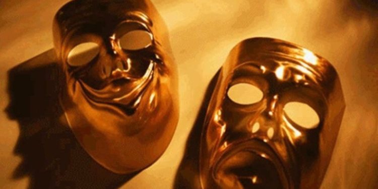 Η θεατρική παράσταση “Δάφνες και Πικροδάφνες” στην Αλεξανδρούπολη