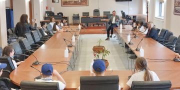 Τα παιδιά του 5ου δημοτικού Σχολείου Μονάχου στον δήμαρχο Αλεξανδρούπολης