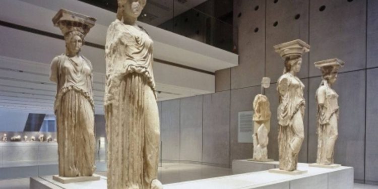 Λονδίνο για Γλυπτά Παρθενώνα: Η Ελλάδα πρώτα να αναγνωρίσει ότι ανήκουν στη Βρετανία και μετά τα δανείζουμε