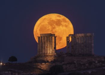 Πανσέληνος των λουλουδιών – Μαγευτικό το πρώτο φεγγάρι του Μαΐου