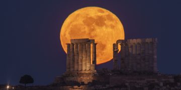 Πανσέληνος των λουλουδιών – Μαγευτικό το πρώτο φεγγάρι του Μαΐου