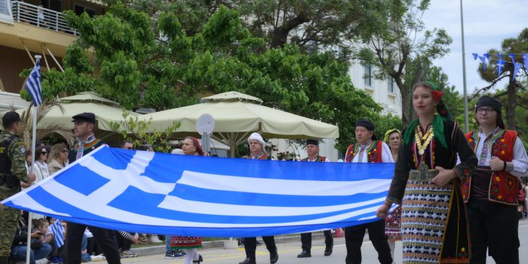 Αλεξανδρούπολη: Παρουσία πλήθους κόσμου πραγματοποιήθηκε η φετινή παρέλαση της 14ης Μαΐου