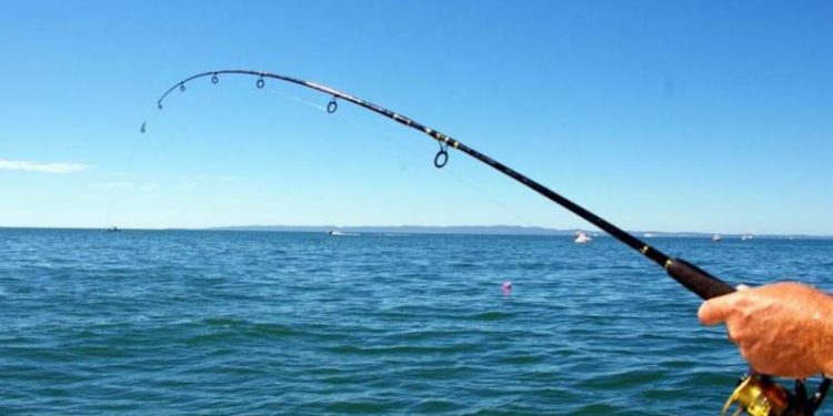 “Χαράτσι” και στο ψάρεμα – Αντιδράσεις στη νέα απόφαση που προβλέπει έκδοση άδειας