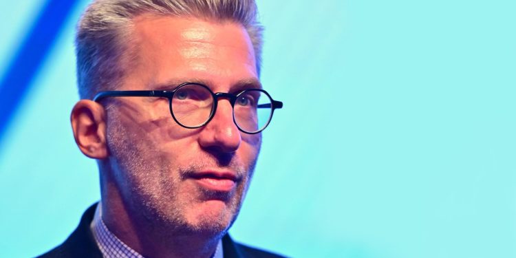 Άκης Σκέρτσος: Περνάει τελικά στις τιμές καταναλωτή ο μειωμένος ΦΠΑ ή όχι; [πίνακες]