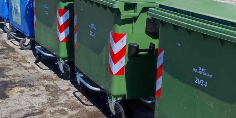 Αντικατάσταση των παλιών κάδων στο παραλιακό μέτωπο Αλεξανδρούπολης