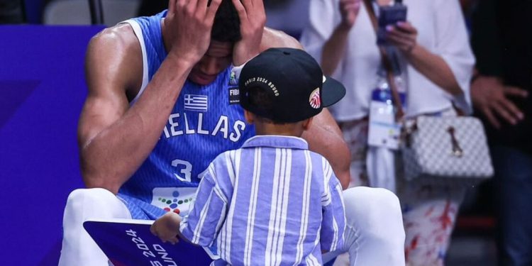 Δάκρυα χαράς από τον Αντετοκούμπο για την νίκη της Ελλάδας επί της Κροατίας