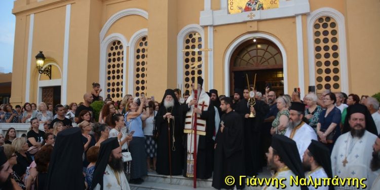 Ιερά Μητρόπολη Αλεξανδρούπολης: Νυχτερινή Λιτανεία Τίμιου Σταυρού