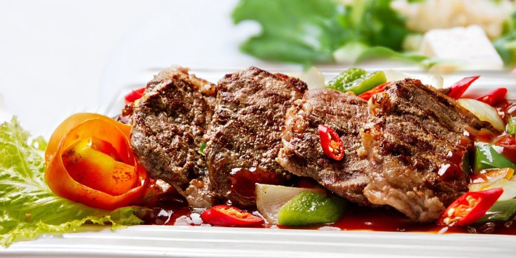 Υγεία: Πολλαπλά τα οφέλη από τη μείωση κατανάλωσης κόκκινου κρέατος