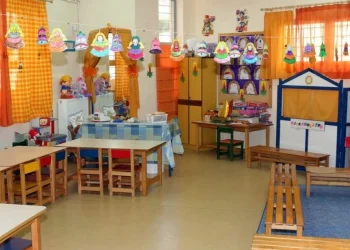 Αλεξανδρούπολη: Απαλλάχθηκε από το πρωτοβάθμιο πειθαρχικό η νηπιαγωγός που κλείδωνε παιδάκια σε αποθήκη