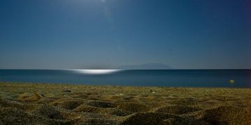 Απομάκρυνση κινητών στοιχείων ιδιωτών που παραμένουν εντός αιγιαλού