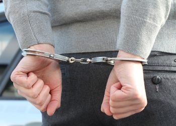 Χειροπέδες σε δύο άνδρες που φωτογράφιζαν νεαρά κορίτσια σε παραλία της Αλεξανδρούπολης