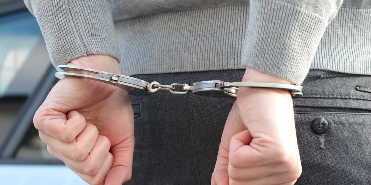 Χειροπέδες σε δύο άνδρες που φωτογράφιζαν νεαρά κορίτσια σε παραλία της Αλεξανδρούπολης