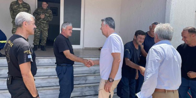 Επίσκεψη Περιφερειάρχη ΑΜΘ σε Πυροσβεστικό Κλιμάκιο στο Μεγάλο Δέρειο