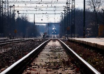 Νέα παρολίγον τραγωδία με τρένο της Hellenic Train – Η σύγκρουση με διερχόμενο αυτοκίνητο αποφεύχθηκε τελευταία στιγμή