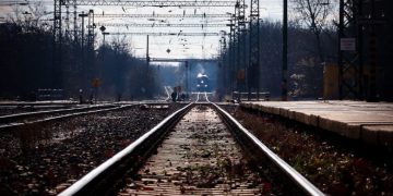 Νέα παρολίγον τραγωδία με τρένο της Hellenic Train – Η σύγκρουση με διερχόμενο αυτοκίνητο αποφεύχθηκε τελευταία στιγμή