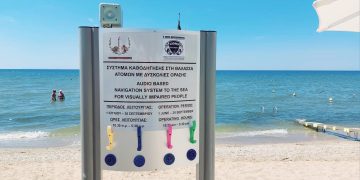 Σημαίες και σημάνσεις στην παραλία του ΕΟΤ για τους ανθρώπους με αχρωματοψία από τον δήμο Αλεξανδρούπολης