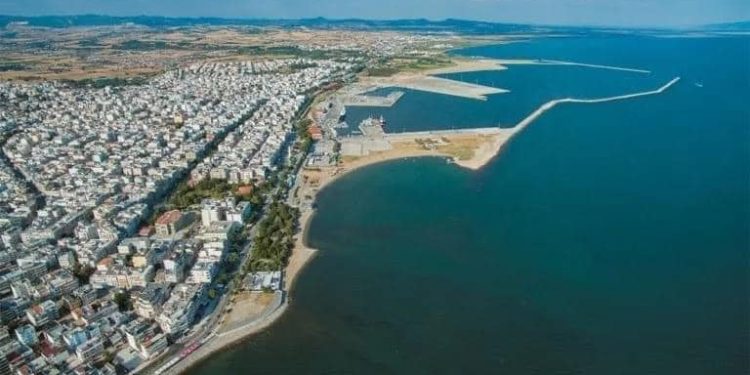 ΔΕΥΑΑ: Η μπλε σημαία στη θάλασσα της Αλεξανδρούπολης συνεχίζει να κυματίζει