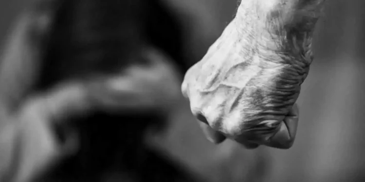 Αέξανδρούπολη: Έσπασε το χέρι της συντρόφου του και έβαλε φωτιά σε έπιπλα