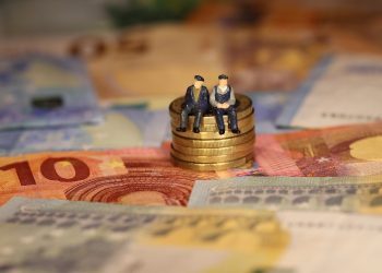 “Χρυσός” Νοέμβριος για τους συνταξιούχους: Ποιοι θα λάβουν αναδρομικά έως 8.500 ευρώ