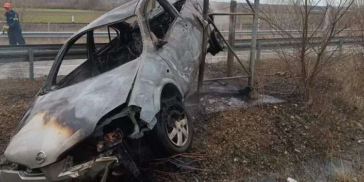 Αυτοκίνητο κάηκε ολοσχερώς μετά από πρόσκρουση στο Αμόριο Διδυμοτείχου