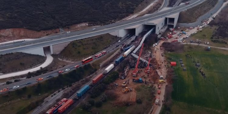 Ποιοι και τι προσπαθούν να “συγκαλύψουν” στην τραγωδία των Τεμπών