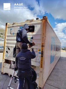 Κατασχεμένα πακέτα κοκαΐνης από τις αρχές στον Πειραιά.