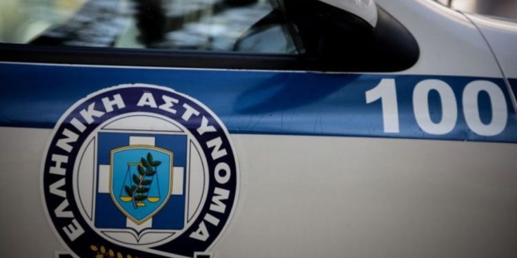 Εικόνα που απεικονίζει αστυνομικούς στη Θράκη κατά τη διάρκεια επιχειρήσεων δίωξης εγκλημάτων.