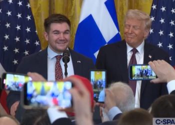 Άλεκ Σκαρλάτος: Ο ομογενής με καταγωγή από την Αλεξανδρούπολη που αποθέωσε ο Ντόναλντ Τραμπ