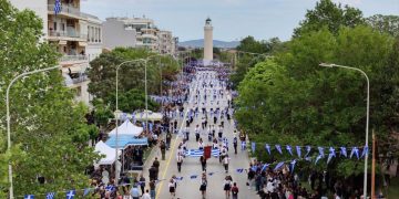 Παρέλαση στην Αλεξανδρούπολη για την επέτειο της 14ης Μαΐου, με εκδηλώσεις και συμμετοχή των κατοίκων.