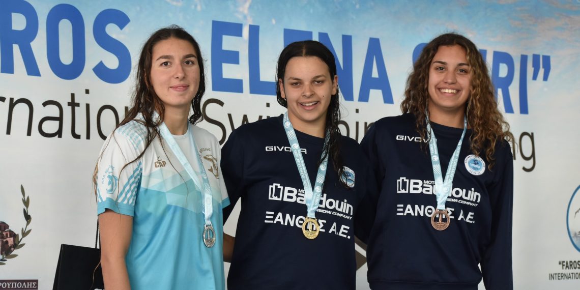 Η Άννα Ντουντουνάκη και ο Απόστολος Χρήστου διακρίνονται στους διεθνείς αγώνες κολύμβησης «Φάρος – Έλενα Σαΐρη» στην Αλεξανδρούπολη, με εξαιρετικές επιδόσεις και ρεκόρ.