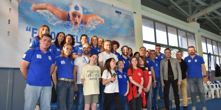 Η Άννα Ντουντουνάκη και ο Απόστολος Χρήστου διακρίνονται στους διεθνείς αγώνες κολύμβησης «Φάρος – Έλενα Σαΐρη» στην Αλεξανδρούπολη, με εξαιρετικές επιδόσεις και ρεκόρ.