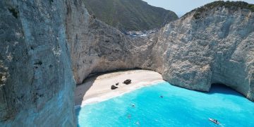 Επίθεση σε εθελοντές της CABS από μασκοφόρους λαθροθήρες στη Ζάκυνθο, με τρεις τραυματίες.