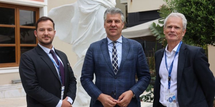 Επίσκεψη ξένων οικονομικών ακολούθων σε επιχειρήσεις της Ανατολικής Μακεδονίας και Θράκης