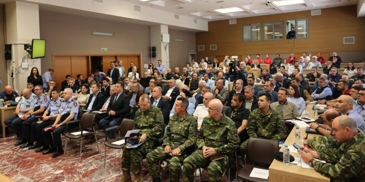 Σύσκεψη πολιτικής προστασίας στην Περιφέρεια ΑΜΘ με παρουσία Υπουργού και Περιφερειάρχη για την αντιπυρική περίοδο 2025.