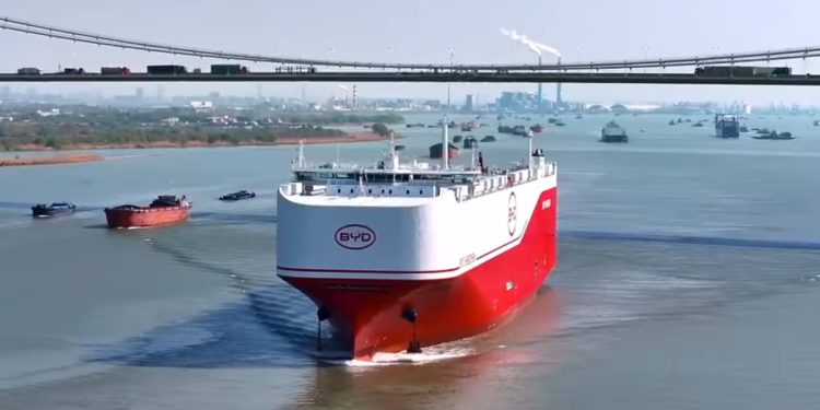 BYD: Eκτοξεύει τις εξαγωγές της με το μεγαλύτερο φορτηγό πλοίο οχημάτων στον κόσμο