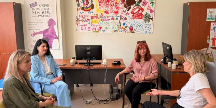 Γενική Γραμματέας Ισότητας συναντάται με το προσωπικό του Συμβουλευτικού Κέντρου Κατά της Βίας των Γυναικών Αλεξανδρούπολης.