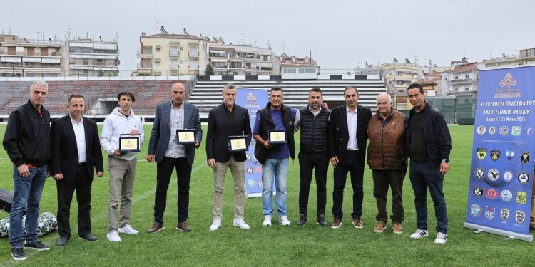 Παιδιά παίζουν ποδόσφαιρο στο 3ο Τουρνουά Ποδοσφαίρου Κ12 & Κ14 στην Περιφέρεια Ανατολικής Μακεδονίας και Θράκης.