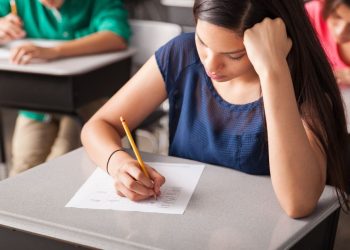 Συζήτηση για την υποστήριξη των γονέων στην περίοδο των Πανελλαδικών Εξετάσεων.