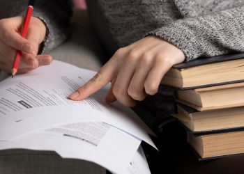 Λύσεις θεμάτων Λατινικών ΓΕΛ σε PDF με απαντήσεις.