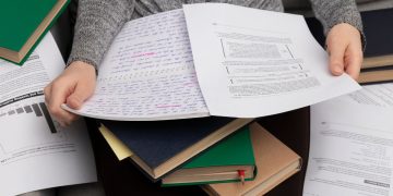 Απαντήσεις θεμάτων Αγγλικών φροντιστηρίων Πουκάμισας σε βιβλία και ασκήσεις.