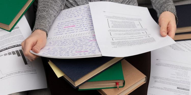 Απαντήσεις θεμάτων Αγγλικών φροντιστηρίων Πουκάμισας σε βιβλία και ασκήσεις.