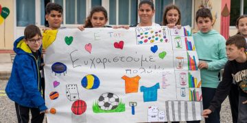 Μαθητές συμμετέχουν σε εργαστήριο STEM σε σχολείο της Θράκης με εξοπλισμό του προγράμματος «Μαζί για το Παιδί