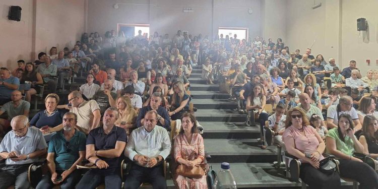 Βράβευση μαθητών από την ΕΜΕ Έβρου σε εκδήλωση στην Αλεξανδρούπολη
