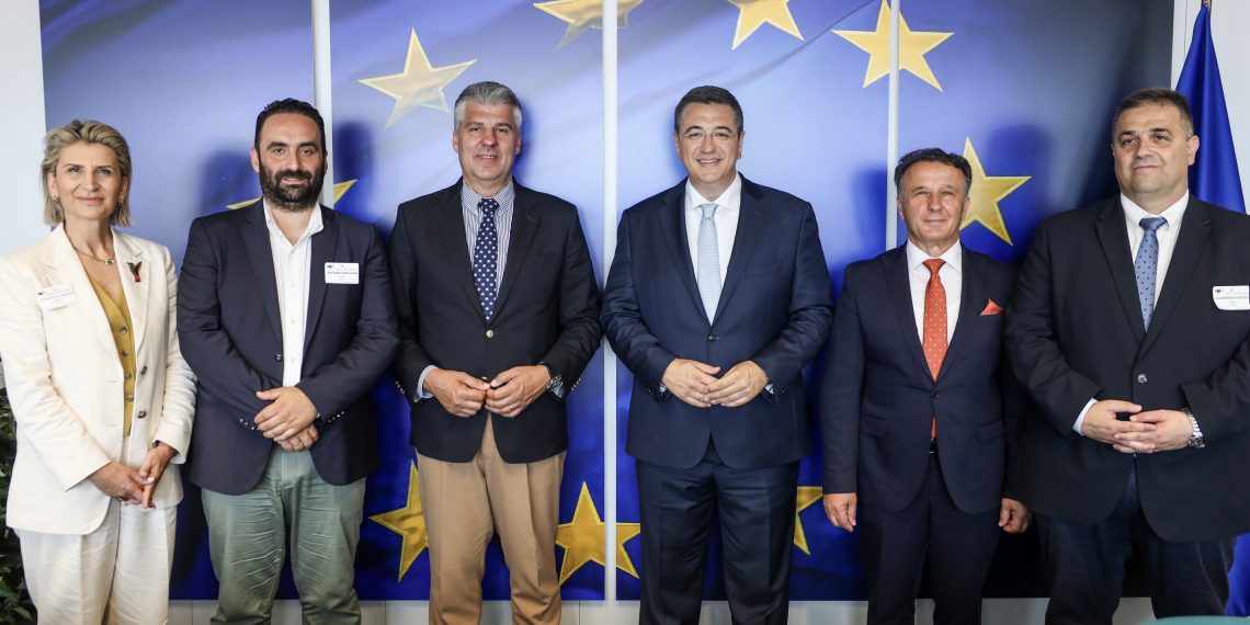 Ο Περιφερειάρχης ΑΜΘ Χριστόδουλος Τοψίδης σε θεσμικές επαφές στις Βρυξέλλες, εκπροσωπώντας την Περιφέρεια σε εκδηλώσεις και συναντήσεις με ευρωπαίους αξιωματούχους.


