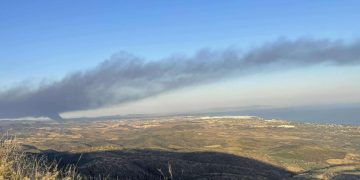 Φωτιά σε μονάδα ανακύκλωσης στην Αμφιτρίτη – Μήνυμα 112 για τοξικούς καπνούς